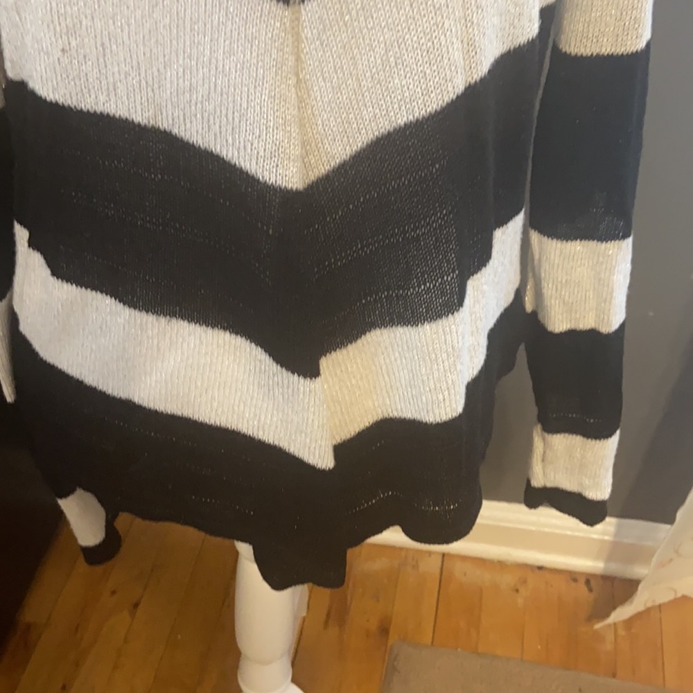 Cold Shoulder Sweater - Picture 3 of 4